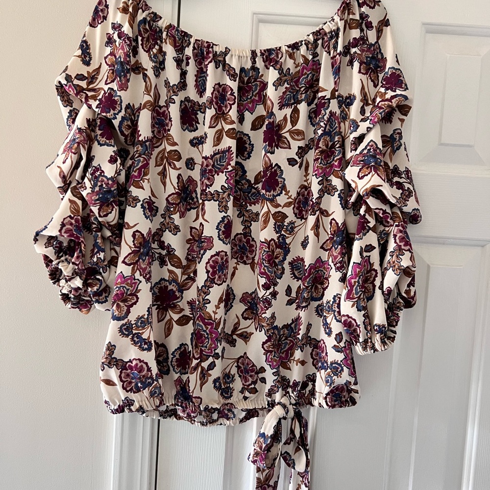 Floral Off-Shoulder Ruffle Top - Picture 2 of 2